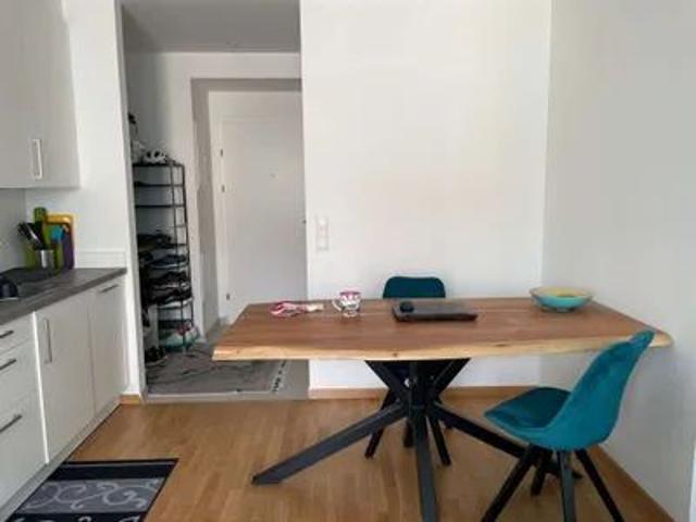 Moderne, ruhige Wohnung mit Balkon in unmittelbarer U Bahnnähe