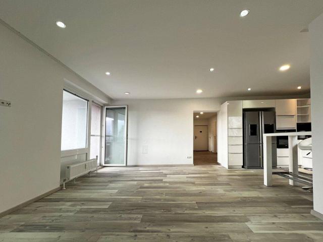Moderne, renovierte 3 Zimmer mit Loggia und Carport Stellplatz in Pressbaumer Zentrumslage