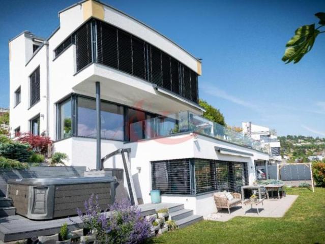 Moderne Residenz mit Blick auf den See und die Alpen – La Conversion