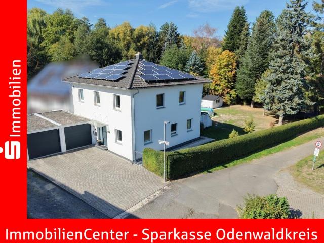 Moderne Stadtvilla mit Energieeffizienz A+ auf 1.089 m² Traumgrundstück in Feldrandlage
