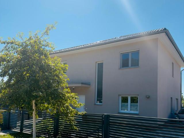 Moderne Stadtvilla mit Pool in Schulzendorf