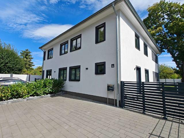 Moderne Stadtvilla mit zwei Einheiten, Umnutzbar auf eine Einheit Erdwärme 6 Zimmer möglich