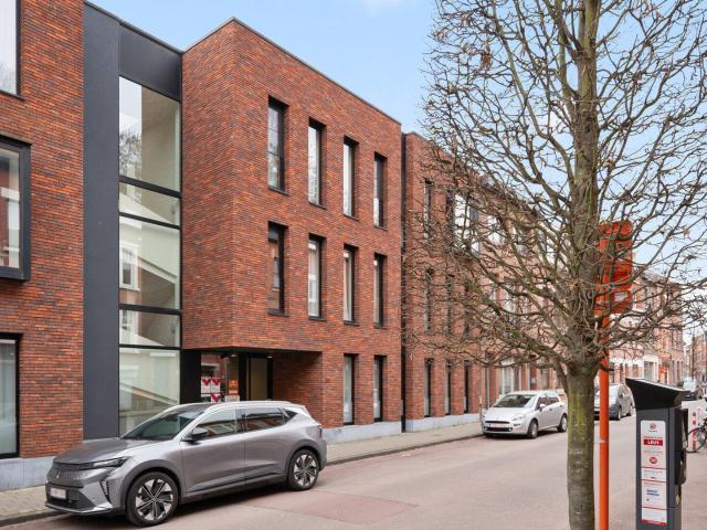 Moderne studentenkamer met sanitair en toegang tot terras – BVM