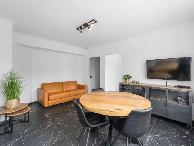 MODERNE STUDIO / CENTRUM