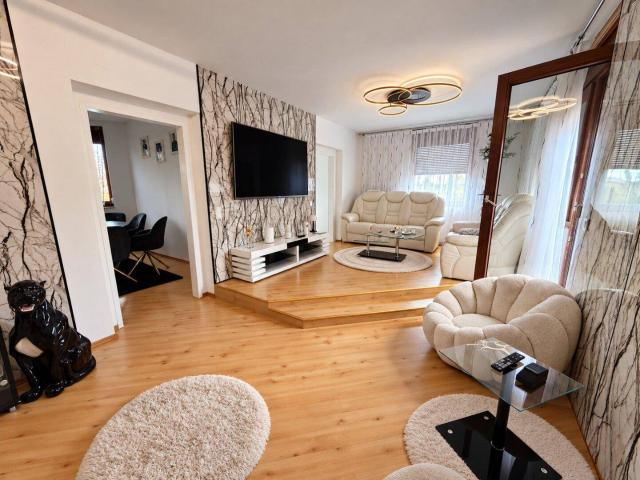 Moderne sanierte 4 Zimmer Wohnung mit Balkon ins Grüne in Pottendorf!