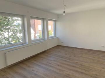 Moderne, schöne 3 Zimmer Wohnung mit Dachterrasse und EBK!