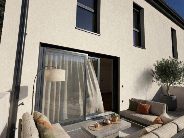 Moderne, schlüsselfertige Doppelhaushälfte im Grünen, sofort beziehbar!