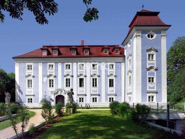 Moderne, sehr helle Loft Wohnung im Schloss Lichtenegg, ein Platz zum Träumen!