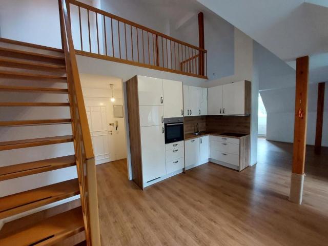 Moderne, sehr helle Loft Wohnung im Schloss Lichtenegg, ein Platz zum Träumen!