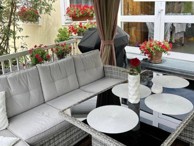 Moderne, sehr ruhige 2 Zi. Wohnung mit ca. 16 m² Terrasse – saniert & 2 Stellplätze
