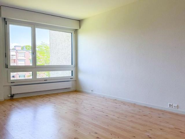 moderne, sonnige 4.5 Zimmer Wohnung mit Sicht auf den Wohlensee
