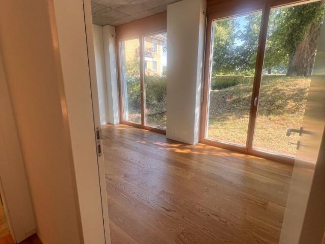 Moderne sonnige 4 Zimmer Terrassenwohnung in ruhiger Lage von Eglisau
