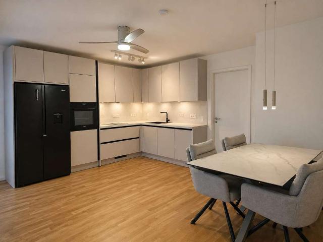 Moderne, teilmöblierte Neubauwohnung mit 2 privaten Gärten im Schönhof Viertel