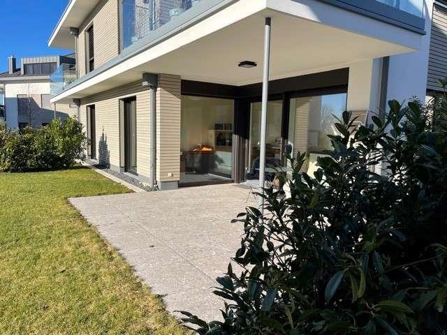 Moderne Terrassenwohnung mit Einbauküche  Tiefgarage und Aufzug
