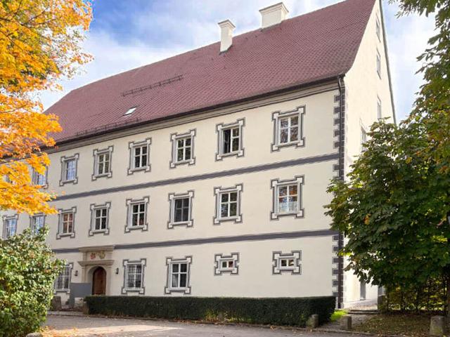 Moderne und exklusive 5,5 Zi. Wohnung im historischen Spätrenaissance Schloss Erbach Dellmensingen