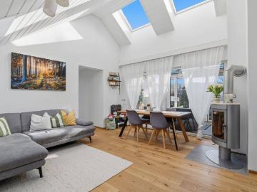 Lichtdurchflutete 4,5 Zimmer Wohnung in Lauterach: Wintergarten und Tiefgaragenplatz!