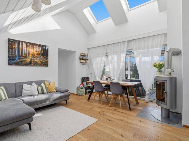 Lichtdurchflutete 4,5 Zimmer Wohnung in Lauterach: Wintergarten und Tiefgaragenplatz!