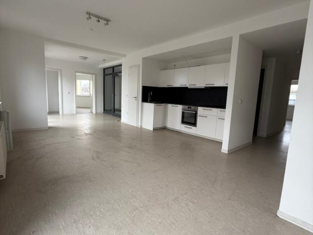 Moderne und große Innenstadt 7 Zi Wohnung für WG Neugründung, in 3.OG