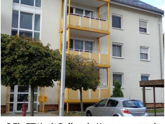 ­Gepflegte 5 Zimmer Wohnung mit hochwertiger Ausstattung, Echtholzparkett und eigenem Carport