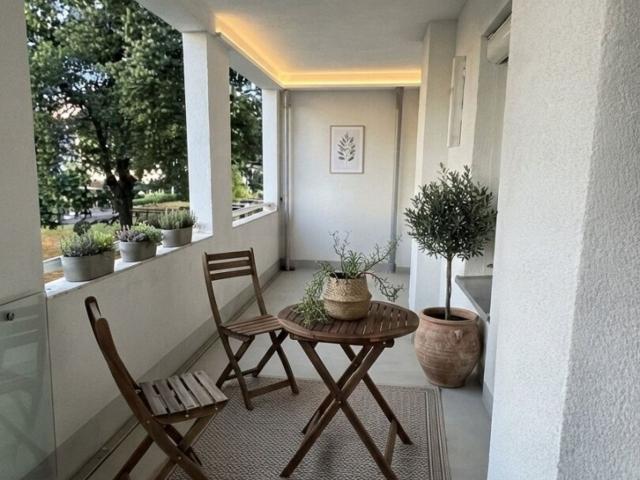 Moderne und Gut Geschnittene 3 Zimmer Wohnung mit dem Vorteil einer Luxusloggia 18,25 m² und Eigenem Parkplatz!