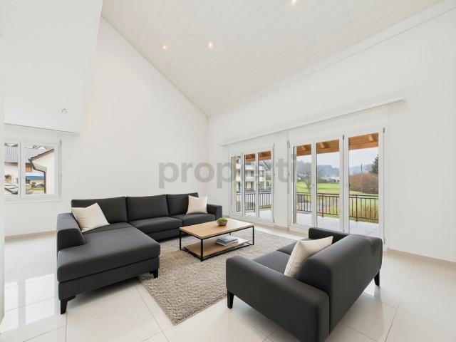 Moderne und helle 4.5 Zimmer Maisonette, in Teufenthal