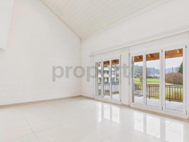 Moderne und helle 4.5 Zimmer Maisonette, in Teufenthal