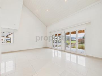 Moderne und helle 4.5 Zimmer Maisonette, in Teufenthal