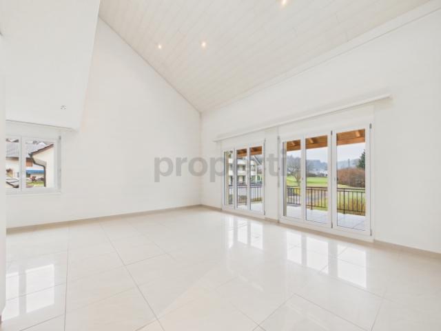 Moderne und helle 4.5 Zimmer Maisonette, in Teufenthal