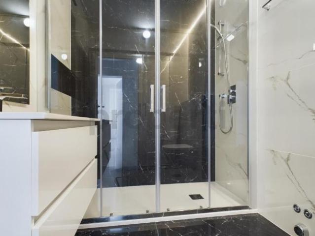 Moderne und helle 4.5 Zimmer Wohnung in LocarnoModerno e luminoso appartamento di 4,5 locali a Locarno