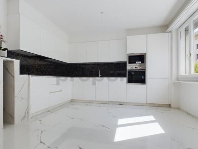 Moderne und helle 4.5 Zimmer Wohnung in LocarnoModerno e luminoso appartamento di 4,5 locali a Locarno