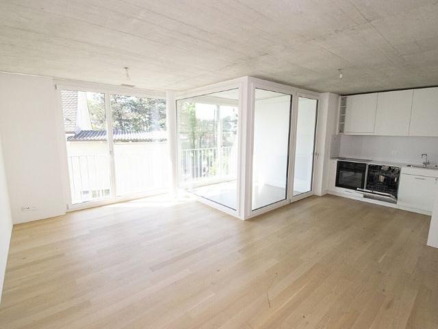 Moderne und helle 1.5 Zimmerwohnung mit eigenem Waschm/Tumbler Kombigerät