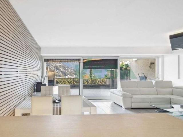 Moderne und helle 2 Zimmer Wohnung mit Seeblick und grosser Terrasse