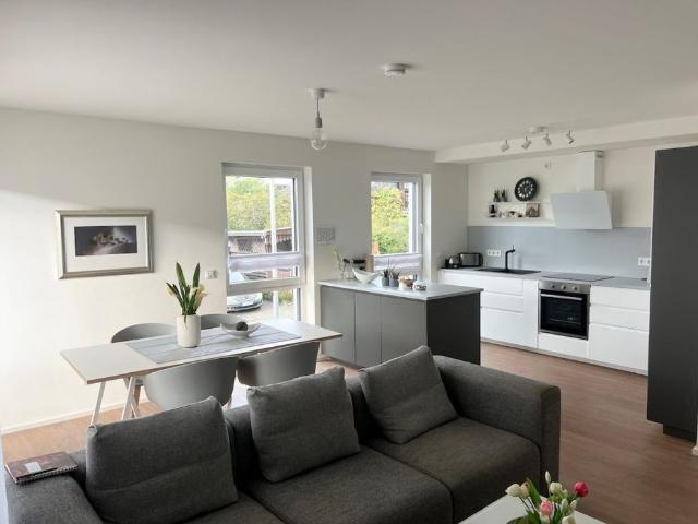 Moderne und helle 3 Zimmer Wohnung mit Loggia in ruhiger und zentrumsnaher Lage!
