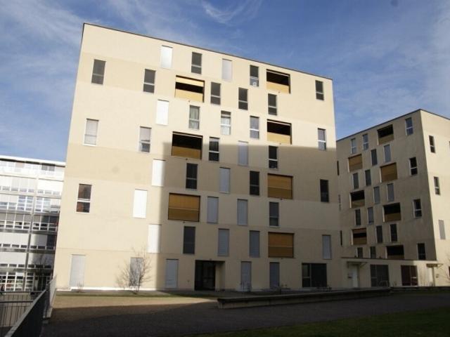 MODERNE UND HELLE WOHNUNG MIT 4,5 ZIMMERN