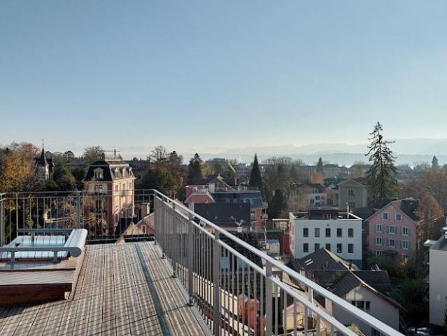 Moderne und helle Attikawohnung nahe Kreuzplatz