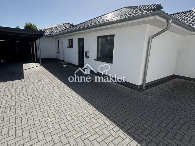 Moderne und helle Bungalow Doppelhaushälfte