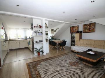 Moderne und hochwertige 4 Zimmer Whg mit Balkon