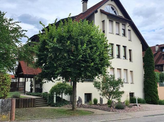 Moderne und lichtdurchflutete 4 Zimmer Maisonette Wohnung in zentraler Wohnlage von Lauchringen