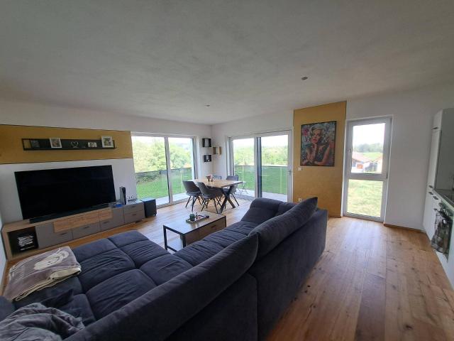 Moderne und neuwertige 3 Zimmer Wohnung mit gr. Balkon