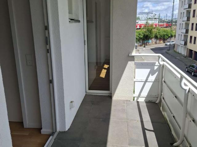 moderne und sanierte 3 Zimmer Wohnung mit Einbauküche + Loggia ab dem 01.12. zu vermieten *Nähe HBF