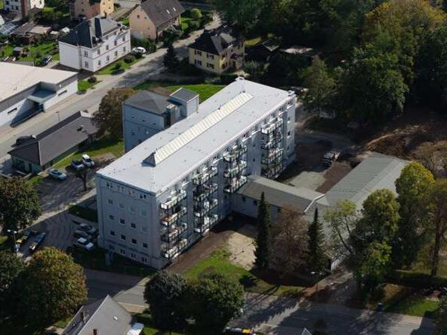 Moderne, vermietete 2 Raum Wohnung im Lebensquartier Zwönitz – Balkon, Aufzug & Stellplatz