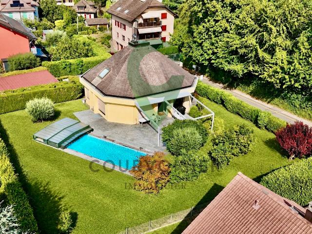 Moderne Villa mit 2 Wohnungen, Garten und Pool in Rolle