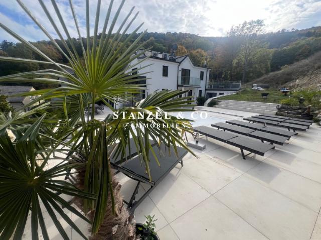 Moderne villa mit traumblick & pool