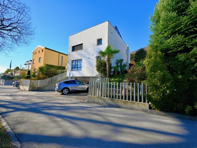 Moderne Villa mit beheiztem Pool in Agra Collina d'Oro