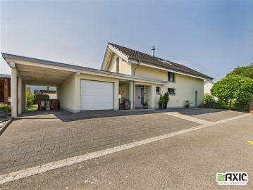 Moderne Villa mit großem Garten und hellen Räumen Preis zu diskutieren
