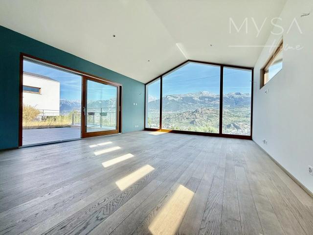 Moderne Villa mit Panoramablick auf das Rhonetal