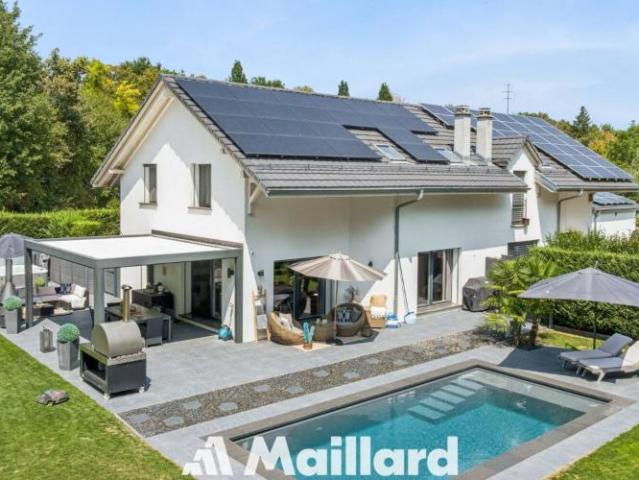 Moderne Villa mit Pool in aussergewöhnlicher Naturumgebung