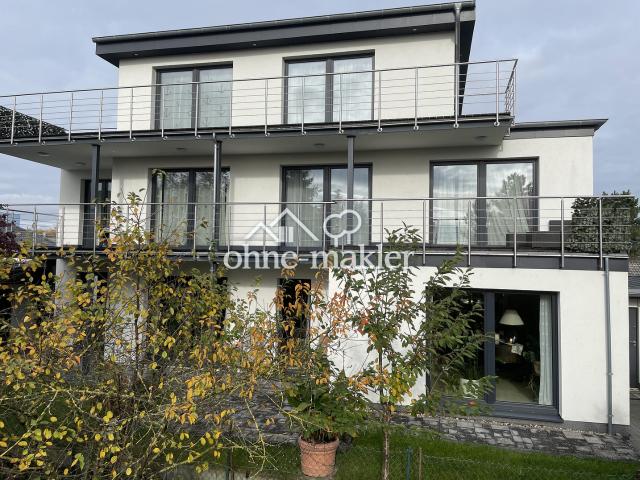 Moderne Villa für Große Familie mit 3 Garagen und 4 Bäder,3 Wohnungen möglich Preis VB