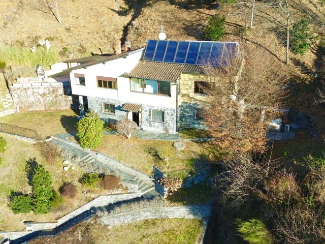 Moderne villa unifamiliare con 6.5 camere in una posizione idilliaca ad Aranno, nel Canton Ticino