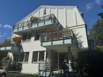 moderne Villenetage in Frohnau mit Garten